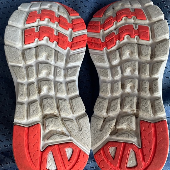 Sneakers - Picture 6 of 8